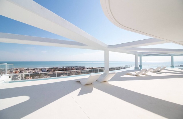 Global Properties: 2 bedroom apartment with large terrace