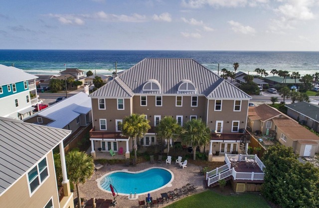 Glory Daze Beach House - Beach, Pool, Sleeps 14, Family Fav, West End of PCB