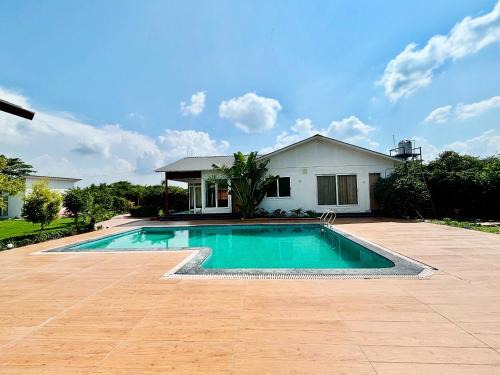 GoBravo 16- 3BHK Farm with Pool & Lawn- Sector 150 Noida