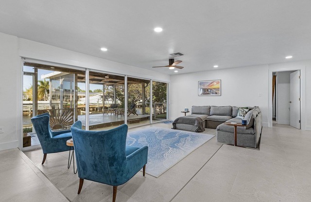 Golden Hour Getaway - Renovated Waterfront Retreat Near Downtown Fort Myers
