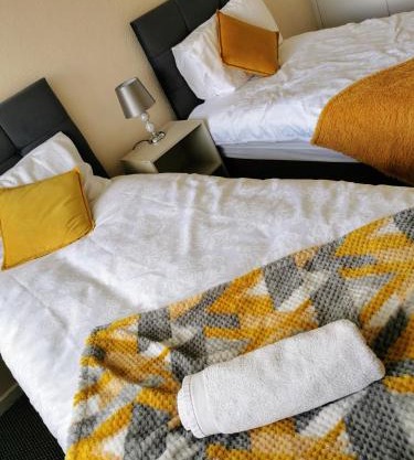 Goldthorn Wolverhampton sleeps 5 long term comfortably and families
