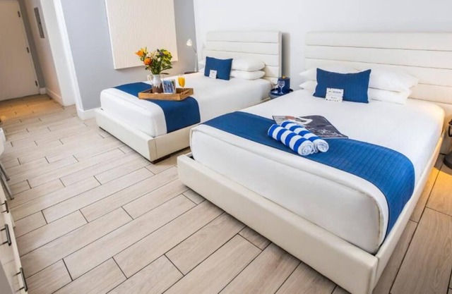 Golf Adventure in Miami Beach! 3 units near Normandy Shores, Pool