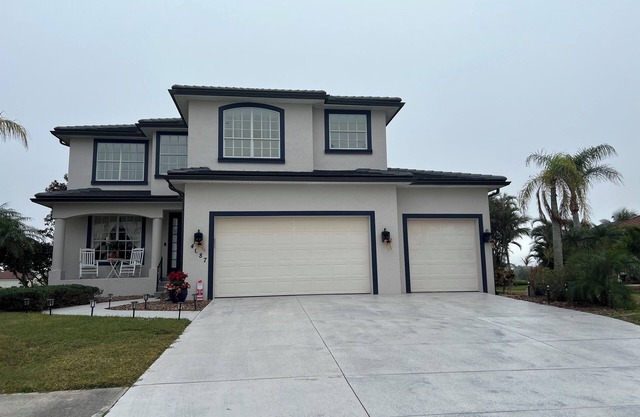 Golf home with waterfront view, beautiful pool, near country club and beaches