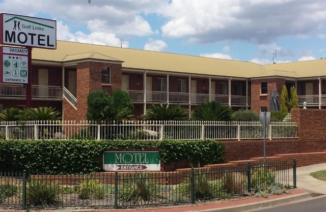 Golf Links Motel
