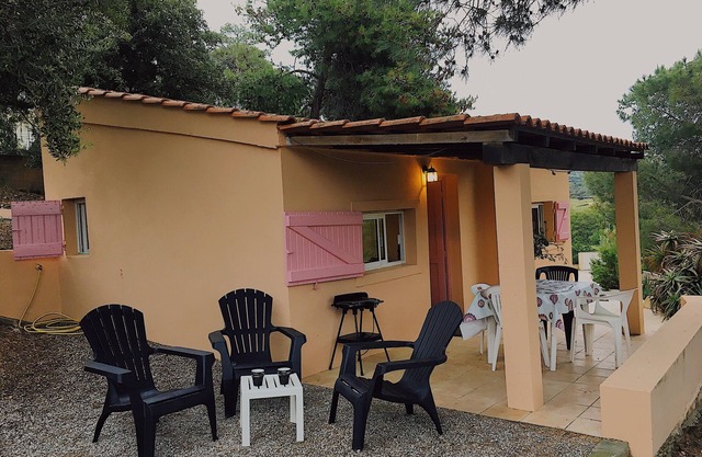 Golfe De Lava Appietto: Small house 250 meters from the sea.