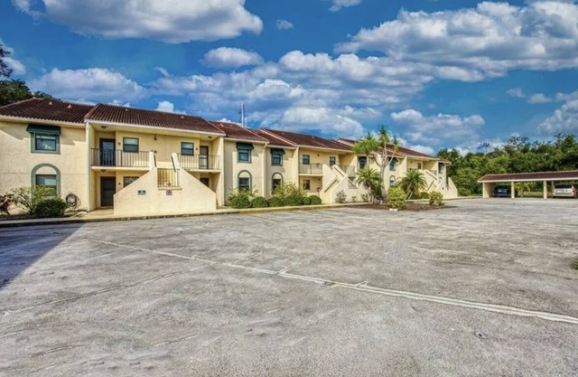 Golfer and sun lover’s Punta Gorda vacation retreat, 2 beds, 2 baths