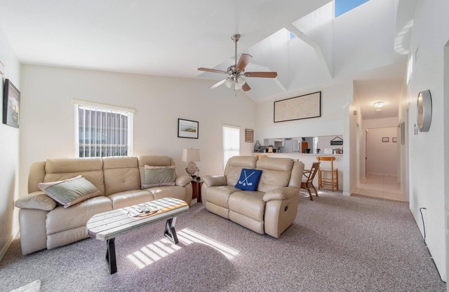 Golfers Paradise! Great location! Private 1/2 Duplex!