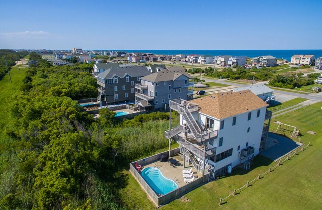 Gone Coastal: Private Pool, Hot Tub, Short Walk to the Atlantic Ocean
