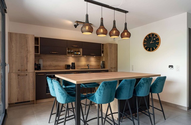 Good standing apartment at the entrance to Chinaillon