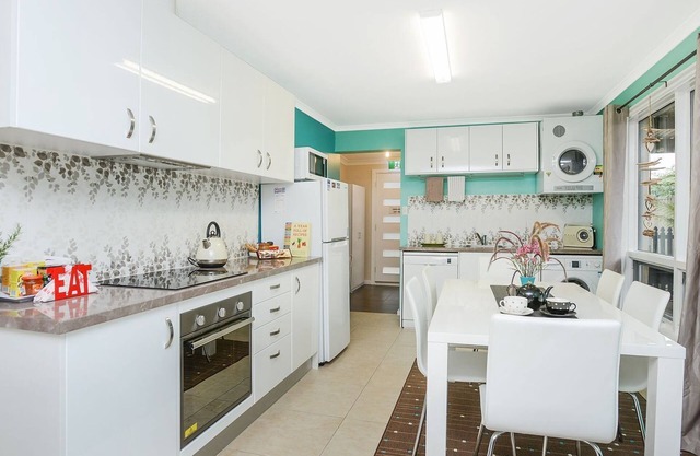 Goolwa Riverwalk B&B Big Breakfast supplies - Free WIFI, Netflix, Pets welcome