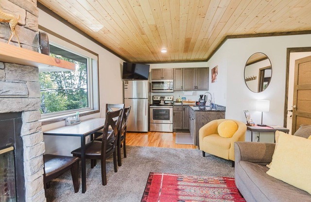 Gooseberry Trailside Suites | Lester River Suite