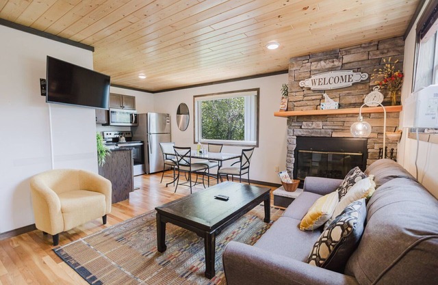Gooseberry Trailside Suites | French River Suite