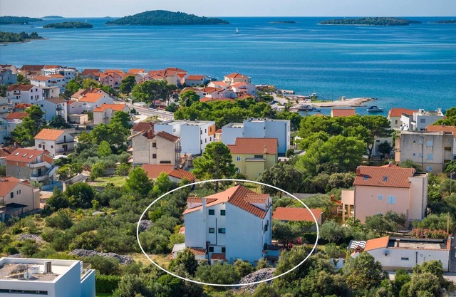 Goranka Apartment - three bedroom apartment with a balcony