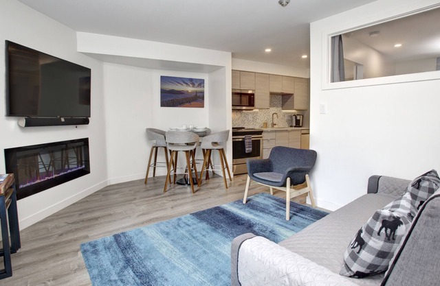 🏘Gorgeous 1 Bedroom Suite🛏Free Parking/Creekside