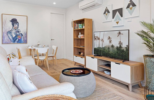 Gorgeous 2-Bed Apartment Near Retail and Transport