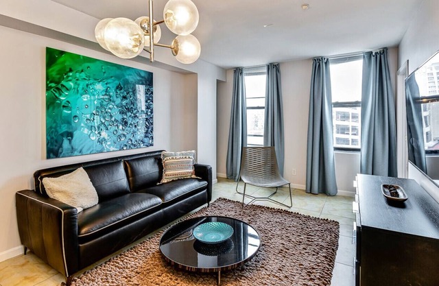 Gorgeous 2BD next to the convention center and reading terminal
