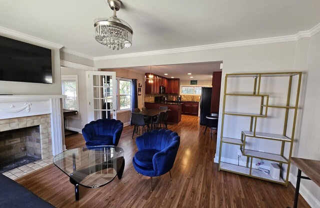 Gorgeous 2BR Home with Backyard
