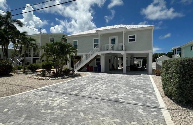 Gorgeous 3 Bedroom 2 Bath Canal Front Home With Great Boating