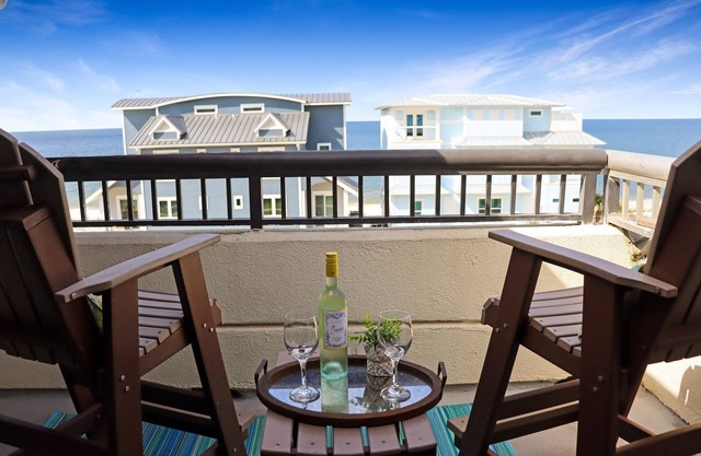 Gorgeous 3 BR W/Ocean View! Summer dates available! Pool and Hot tub!