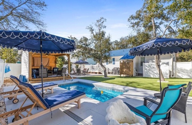 Gorgeous 3BR 2BA House-Fenced Yard,Pool,Gazebo,Event Home, Sleeps 6