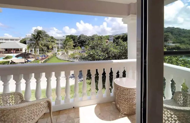 Gorgeous All Inclusive Resort for up to 6