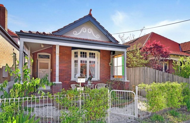 Gorgeous and charming Naremburn cottage with free parking