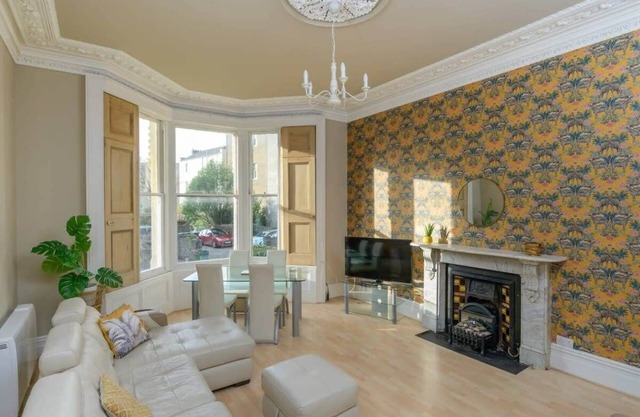 Gorgeous Apartment Seconds from Seafront, Clevedon