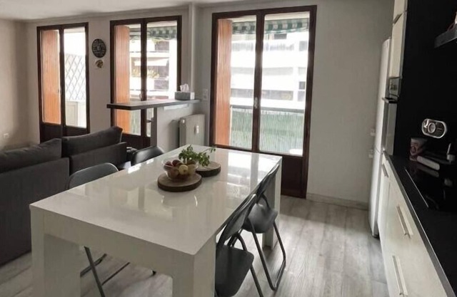 Gorgeous Apt With Balcony And Sea View