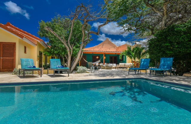 Gorgeous, Aruban-Style Villa w/Private Pool! *3 min to Eagle Beach*