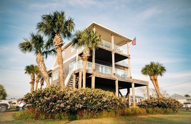 Gorgeous beach house w/ocean views, luggage elevator, just steps to the sand!