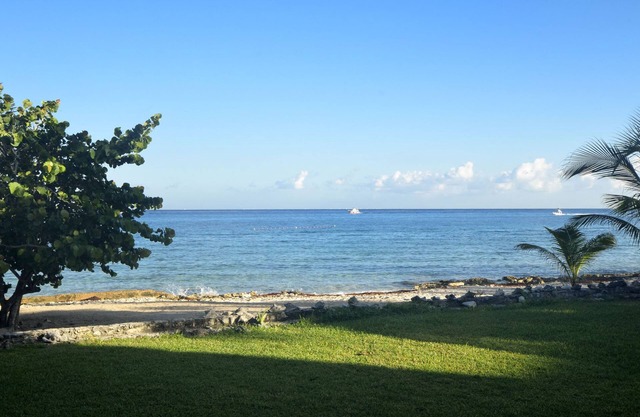 Gorgeous Beachfront Villa, Private Pool, - Casa Cielo!