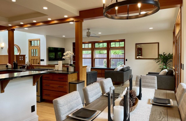 Gorgeous Craftsmen home blocks from University of Oregon Campus