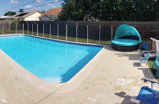 ★Gorgeous Golden Paradise Gem ★PRIVATE HEATED POOL*★GAME ROOM★FAST WIFI