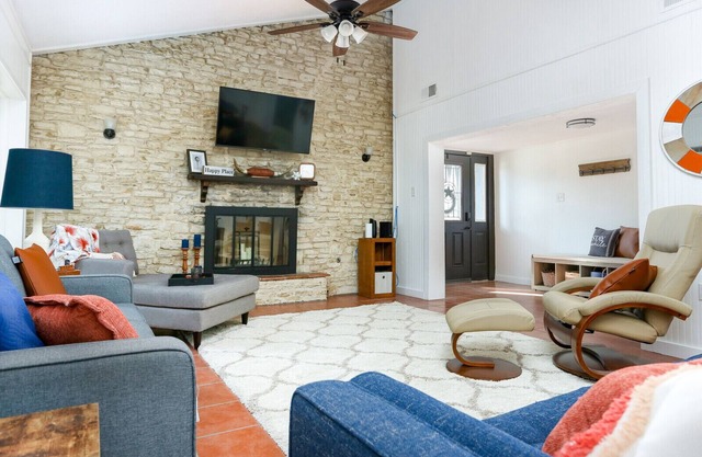 Gorgeous Hill Country View @ Luxury Multi-Family Estate