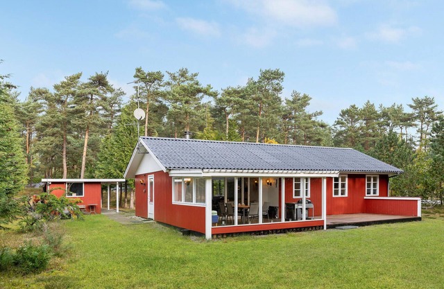 Gorgeous home in Aakirkeby with sauna