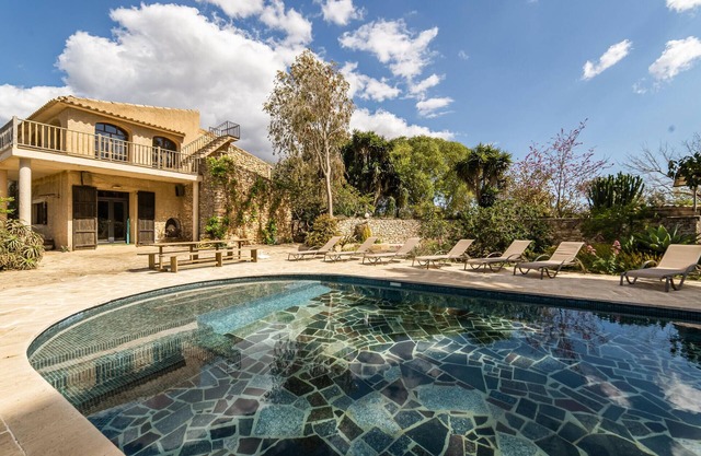 Gorgeous home in Es carritxó with sauna