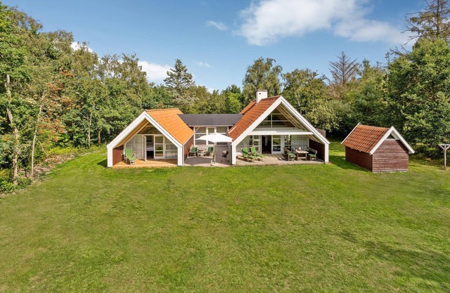 Gorgeous home in Humble with WiFi