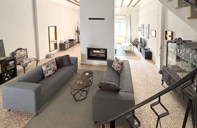 Gorgeous home in Llaurí with WiFi