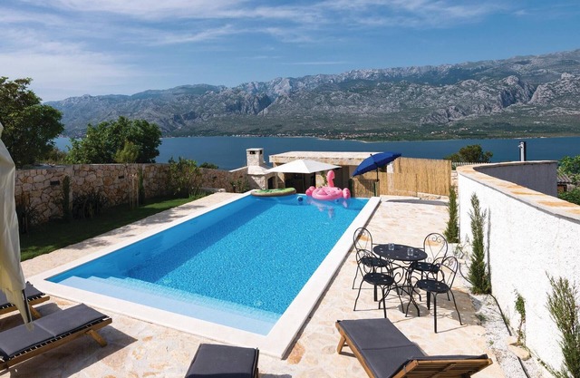 Gorgeous home in Vinjerac with sauna