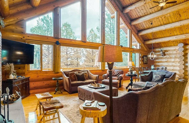 Gorgeous Home W/ Mountain Views, Game Room, Large Deck & Gas Grill!