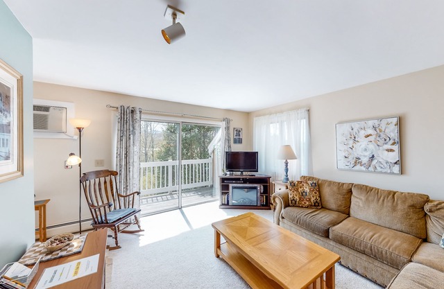 Gorgeous Home with Free WiFi, Electric Fireplace, & Shared Pool/Hot Tub