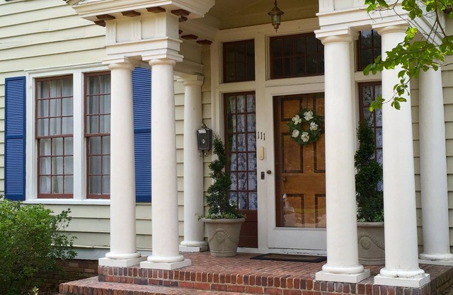 Gorgeous, HUGE 5 bedroms, 3.5 bath, 4000 Sq ft Sunlit Beauty, Downtown
