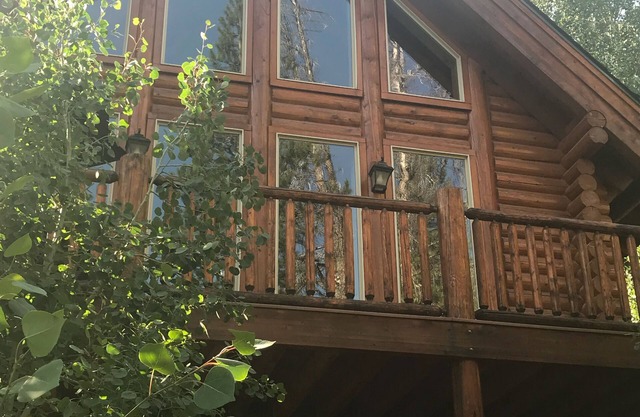 Gorgeous Log Cabin on the West Fork Carson River in Beautiful Hope Valley!ł