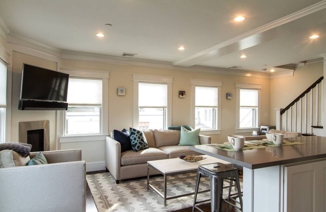 Gorgeous Luxury 2bd/2ba/2pkg Townhome with Spectacular Deck and View!