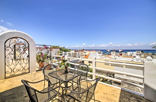 Gorgeous Penthouse Villa w/Deck & Ocean Views!