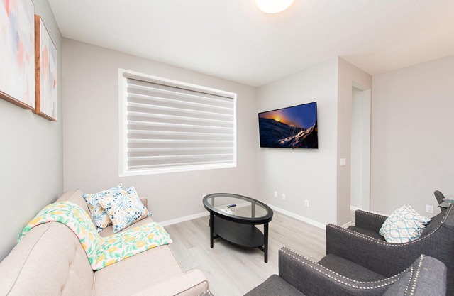 Gorgeous New built Home 12mins away from Airport