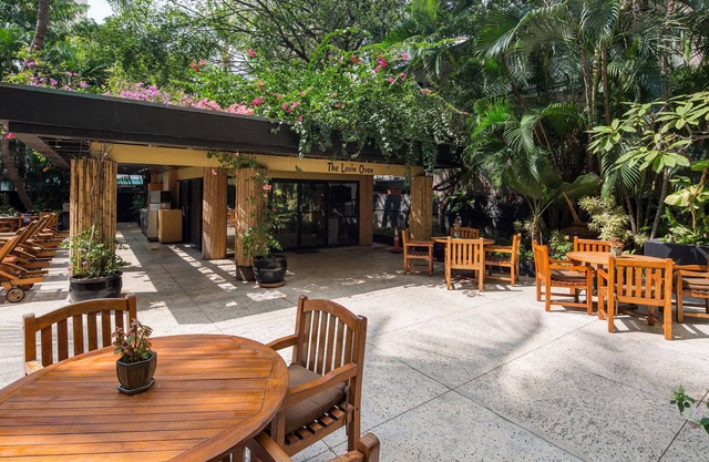 Gorgeous One Bedroom Bamboo Blocks from the Beach by RedAwning