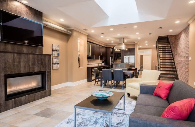 Gorgeous Penthouse w/SPA and Roof Deck