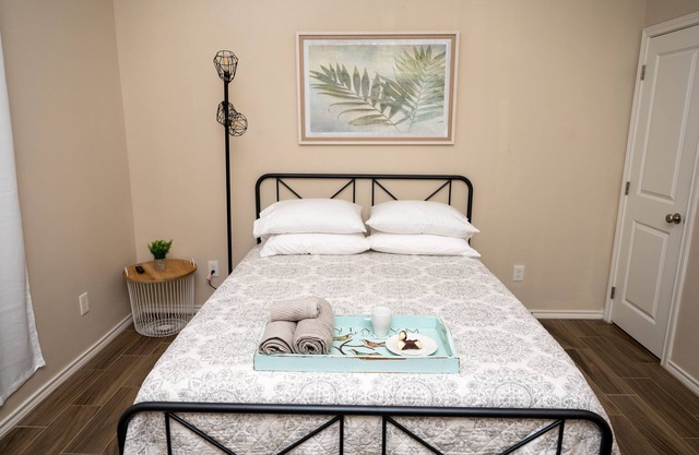 Gorgeous Pet Friendly Townhome: Clean and Spacious With Private Terrace!