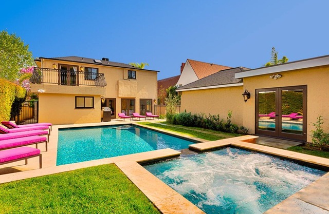 Gorgeous Pool Home in Hollywood. Enjoy your Hollywood getaway